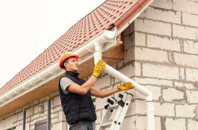Pose et remplacement de gouttières à Cornac